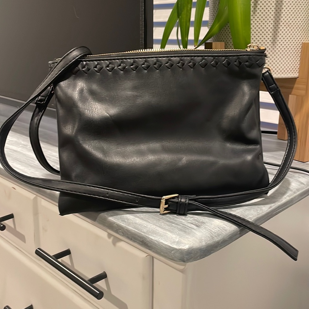 Stitch fix black cross body